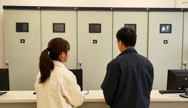 控制柜选型中配件供应支持的关键考量